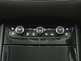 Vauxhall Grandland X 1.6 13.2kWh Ultimate Nav Plug-in 4WD 4 (300 ps) - LED - NAV