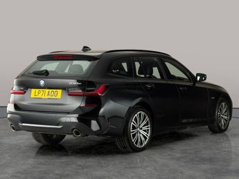 BMW 3 Series 2.0 330e 12kWh M Sport Touring Plug-in (292 ps) - ADAPTIVE LIGHT