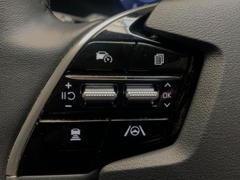 Kia Niro 64.8kWh 4 (201 bhp) - REVERSE CAM - NAV - HEATED SEATS