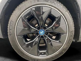 BMW iX3 80kWh Premier Edition Pro (286 ps) - HUD - PARK ASSIST - HK AUDI