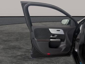 Mercedes-Benz EQA EQA 250+ 70.5kWh AMG Line (190 ps) - ADAPTIVE LIGHTS - HEATED LE