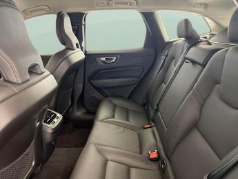 Volvo XC60 2.0 B5 MHEV Plus AWD (250 ps) - CARPLAY - HK AUDIO - KEYLESS ENT