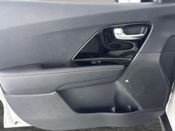 Kia Niro 64kWh 4+ (201 bhp) - HEAT AND COOL SEATS - KEYLESS ENTRY - LED