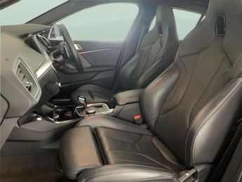 BMW 1 Series 2.0 M135i xDrive (306 ps) - 19IN 557M ALLOYS - CARPLAY - ACTIVE 
