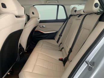 BMW 3 Series 2.0 318d MHT Sport Touring (150 ps) - ADAPTIVE LIGHTS - ACOUSTIC