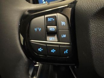 Ford Puma Gen-e Standard Range 43kWh Premium (168 ps) - APPLE CARPLAY - REV CAM 