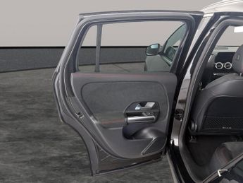 Mercedes-Benz EQA EQA 250+ 70.5kWh AMG Line (190 ps) - ADAPTIVE LIGHTS - HEATED LE