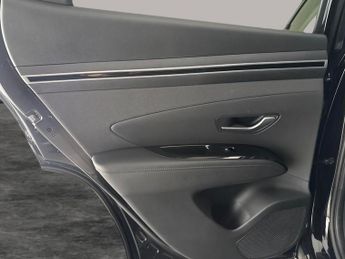 Hyundai Tucson 1.6 T-GDi 13.8kWh Premium Plug-in 4WD (265 ps) - NAV - HEATED ST
