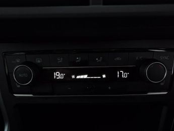 Volkswagen Polo 1.0 TSI Active DSG (95 ps) - WIFI - BLUETOOTH - CRUISE