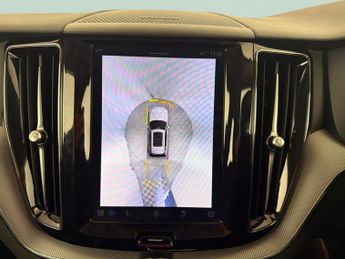 Volvo XC60 2.0 B5 MHEV Plus AWD (250 ps) - CARPLAY - HK AUDIO - KEYLESS ENT