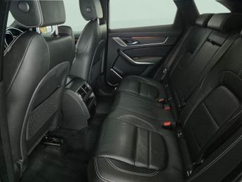 Jaguar F-PACE 2.0 D200 MHEV R-Dynamic Black AWD (204 ps) - LED - REVERSE CAM -