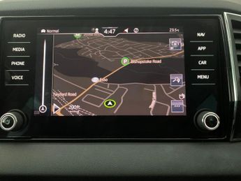 Skoda Karoq 1.5 TSI ACT SE L DSG (150 ps) - SMARTLINK - REVERSE CAM - NAV