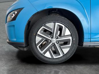 Hyundai Kona 64kWh Premium (10.5kW Charger) (204 ps) - HEATED SEATS - HEATED 