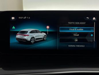 Mercedes-Benz EQC EQC 400 80kWh AMG Line (Premium Plus) 4MATIC (408 ps) - LED - RE