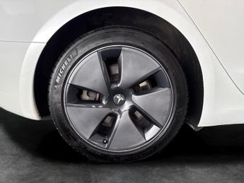 Tesla Model 3 Saloon RWD (241 bhp) - PARK ASSIST - LED - REVERSE CAM