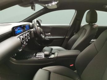 Mercedes-Benz A Class 1.3 A200 Sport (Executive) 7G-DCT (163 ps) - SELF PARK - LED - R
