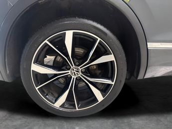 Volkswagen Tiguan 1.4 TSI 13kWh R-Line Plug-in DSG (245 ps) - ADAPTIVE CRUISE - PA