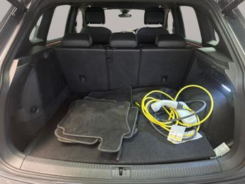 Volkswagen Tiguan 1.4 TSI 13kWh R-Line Plug-in DSG (245 ps) - ADAPTIVE CRUISE - PA
