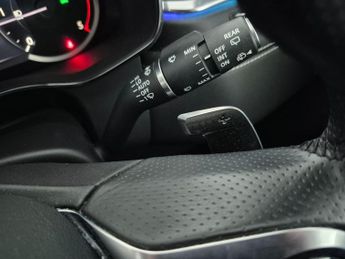 Jaguar F-PACE 2.0 D200 MHEV R-Dynamic Black AWD (204 ps) - LED - REVERSE CAM -