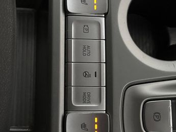 Hyundai Kona 64kWh Premium (10.5kW Charger) (204 ps) - HEATED SEATS - HEATED 