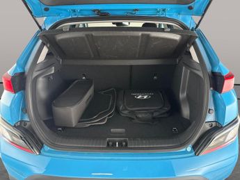 Hyundai Kona 64kWh Premium (10.5kW Charger) (204 ps) - HEATED SEATS - HEATED 