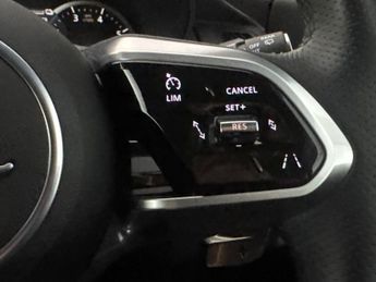Jaguar E-pace 1.5 P300e 11.5kWh R-Dynamic S Plug-in AWD (309 ps) - LANE DEPART