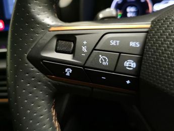 Cupra Formentor 1.4 eHybrid 12.8kWh V1 Plug-in DSG (204 ps) - KEYLESS ENTRY - LE