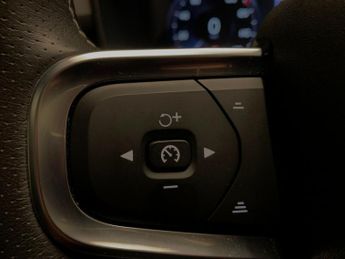 Volvo XC40 2.0 B4 MHEV R-Design AWD (197 ps) - USB AUDIO - CARPLAY - ANDROI