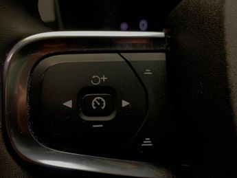 Volvo XC40 Recharge Twin 78kWh Ultimate AWD (408 ps) - SURROUND VIEW - PARK