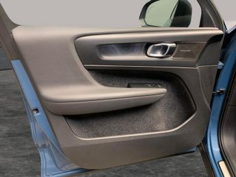 Volvo XC40 Recharge Twin 78kWh Ultimate AWD (408 ps) - SURROUND VIEW - PARK