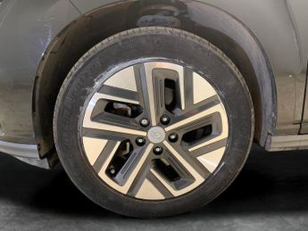 Hyundai Kona 64kWh Premium (10.5kW Charger) (204 ps) - HEATED SEATS - HEATED 