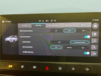 MG Mg4 64kWh SE Long Range (203 ps) - FABRIC - BLACK - CARPLAY - LED