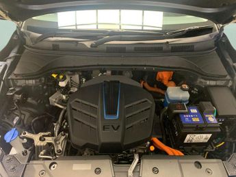 Hyundai Kona 64kWh Premium (10.5kW Charger) (204 ps) - HEATED SEATS - HEATED 
