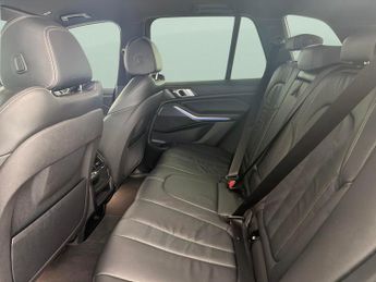 BMW X5 3.0 40i M Sport xDrive (340 ps) - LED - REVERSE CAM - HEATED SEA