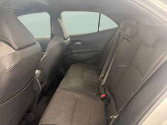 Toyota Corolla 1.8 VVT-h Design CVT (140 ps) - REVERSE CAM - NAV - HEATED SEATS