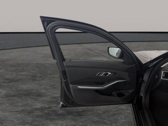 BMW 3 Series 2.0 330e 12kWh SE Pro Plug-in (292 ps) - ACOUSTIC GLAZING