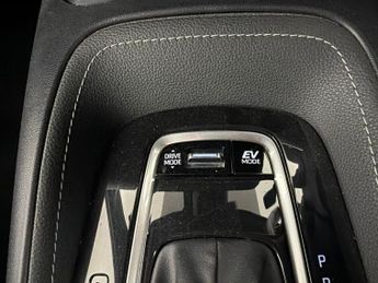 Toyota Corolla 1.8 VVT-h Design CVT (140 ps) - REVERSE CAM - NAV - HEATED SEATS