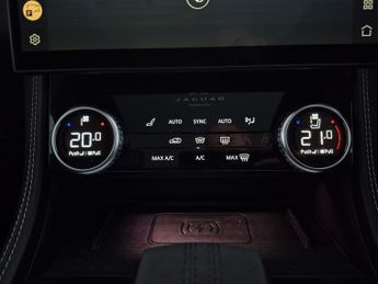 Jaguar F-PACE 2.0 D200 MHEV R-Dynamic Black AWD (204 ps) - LED - REVERSE CAM -