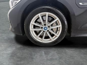 BMW 3 Series 2.0 330e 12kWh SE Pro Plug-in (292 ps) - ACOUSTIC GLAZING