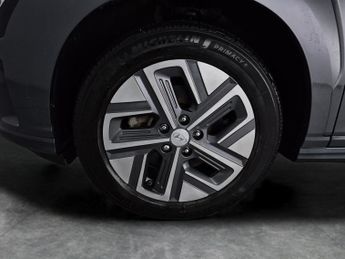 Hyundai Kona 39kWh Premium (10.5kW Charger) (136 ps) - LED - REVERSE CAM - NA