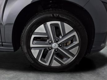 Hyundai Kona 39kWh Premium (10.5kW Charger) (136 ps) - LED - REVERSE CAM - NA