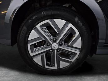 Hyundai Kona 39kWh Premium (10.5kW Charger) (136 ps) - LED - REVERSE CAM - NA