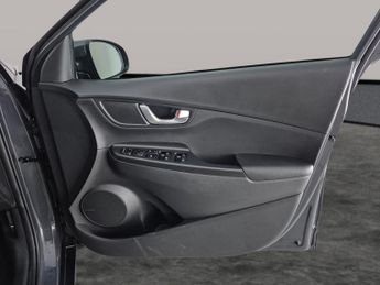 Hyundai Kona 39kWh Premium (10.5kW Charger) (136 ps) - LED - REVERSE CAM - NA