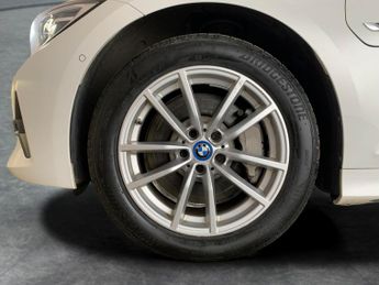 BMW 3 Series 2.0 330e 12kWh SE Pro Touring Plug-in (292 ps) - ACTIVE LANE ASS