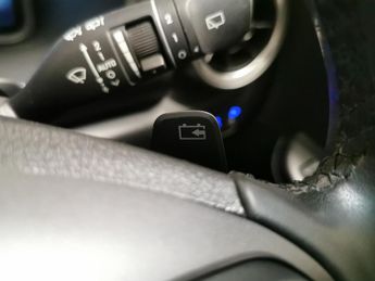 Hyundai Kona 64kWh Premium (10.5kW Charger) (204 ps) - HEATED SEATS - HEATED 