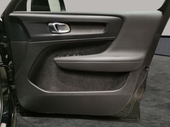 Volvo C40 Twin Recharge 82kWh Core AWD (408 ps) - PARK ASSIST - LED - LANE
