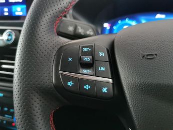 Ford Kuga 2.5 Duratec 14.4kWh ST-Line X Edition Plug-in CVT (225 ps) - CAR
