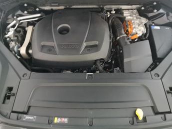 Volvo XC90 2.0h T8 Recharge 18.8kWh Plus Plug-in 4WD (455 ps) - ADAPT CRUIS