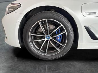 BMW 5 Series 2.0 530e 12kWh M Sport Touring Plug-in Steptronic (292 ps) - SUN