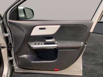 Mercedes-Benz EQA EQA 350 66.5kWh AMG Line 4MATIC (292 ps) - ADAPTIVE LIGHTS - HEA